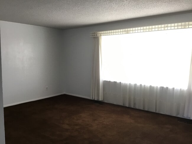 Building Photo - Super Cute..1607 sq. ft 3 Bedroom, 2.5 bat...