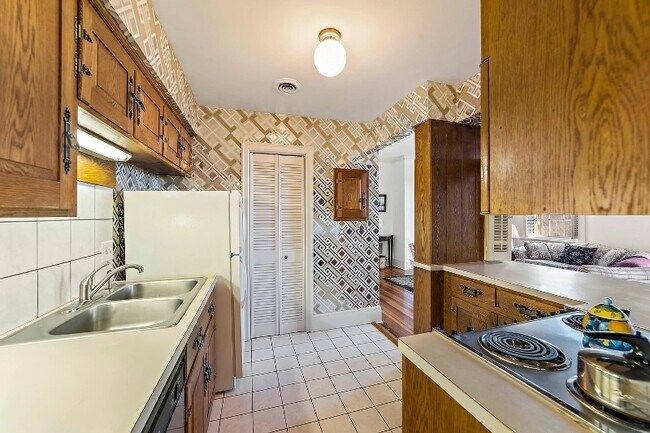 Building Photo - 385 Sherwood Ave