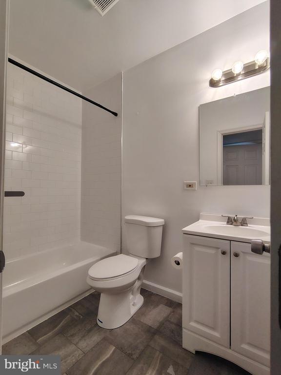 Building Photo - 1321 E Biddle St