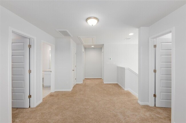Building Photo - 301 Elm Br Trl