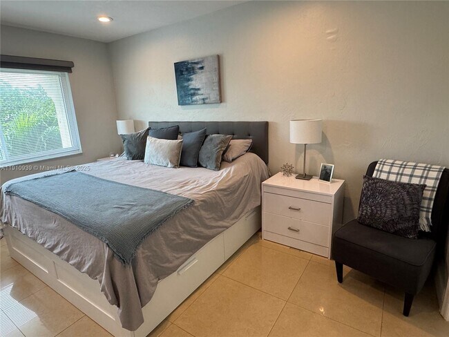 Building Photo - 14036 SW 90th Ave