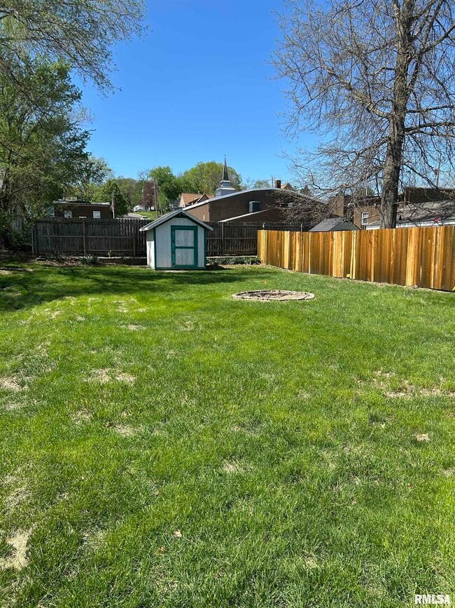 Building Photo - 405 Keller St