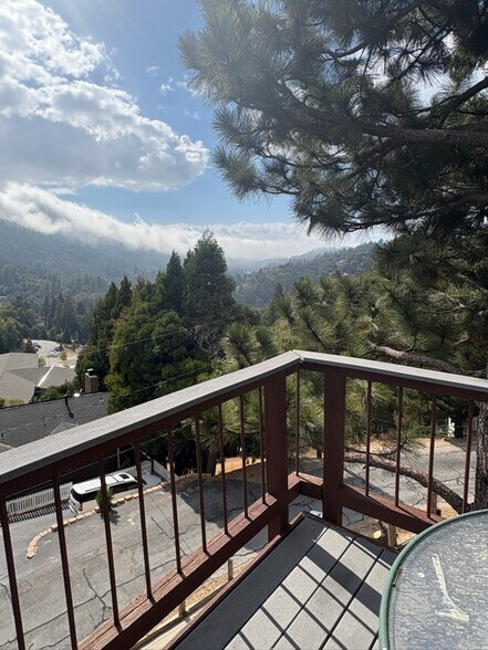 Building Photo - 497 Delle Dr