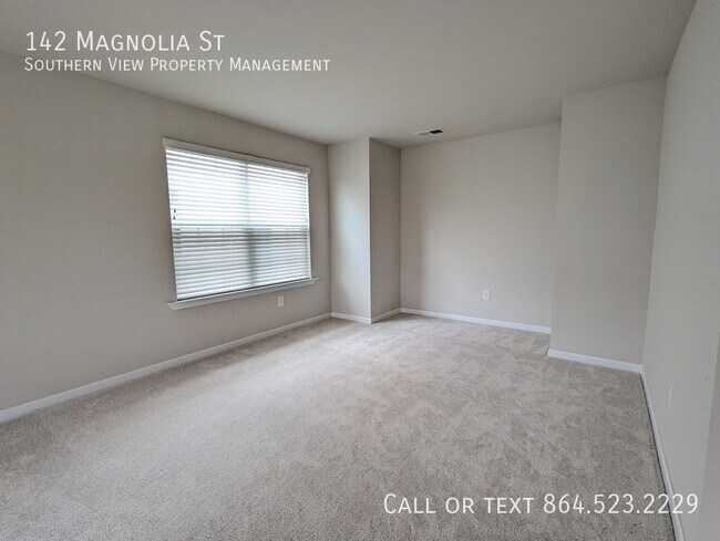 Building Photo - 142 Magnolia St