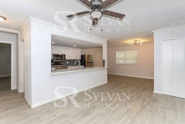 Building Photo - Lease today! No extra charge for contentment and relaxation!