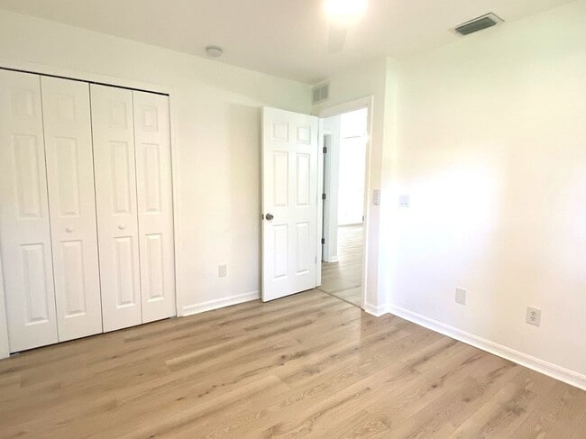 Building Photo - Beautiful New Smyrna Beach Home!