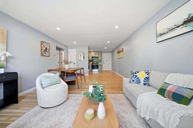 Building Photo - 8 Radcliffe Rd