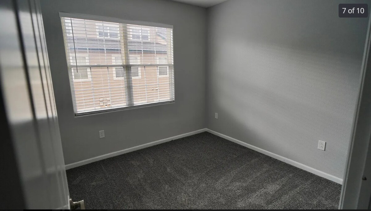 Building Photo - 3912 S Carson St