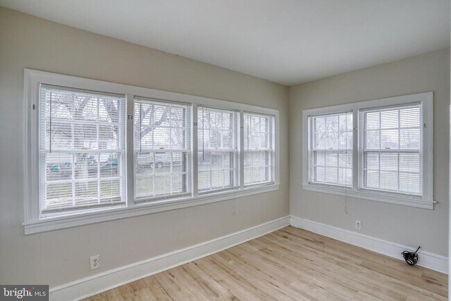 Building Photo - 1111 Bayview Rd