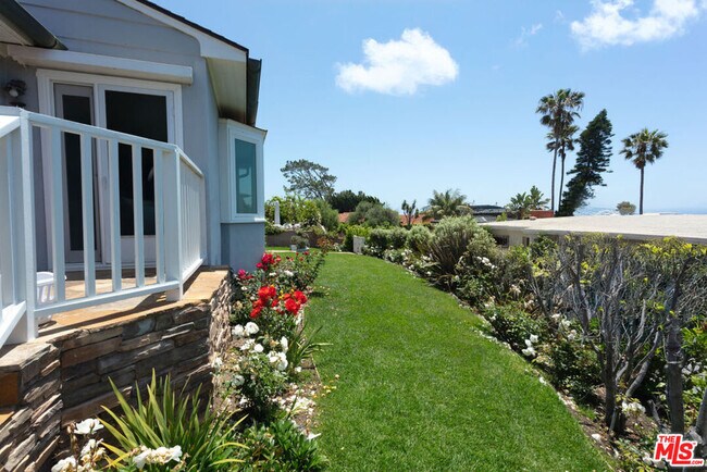 Building Photo - 31506 Bluff Dr