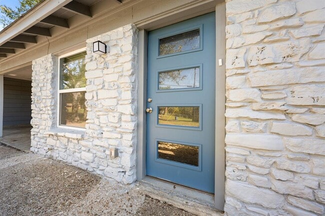 Building Photo - 2303 Metcalfe Rd