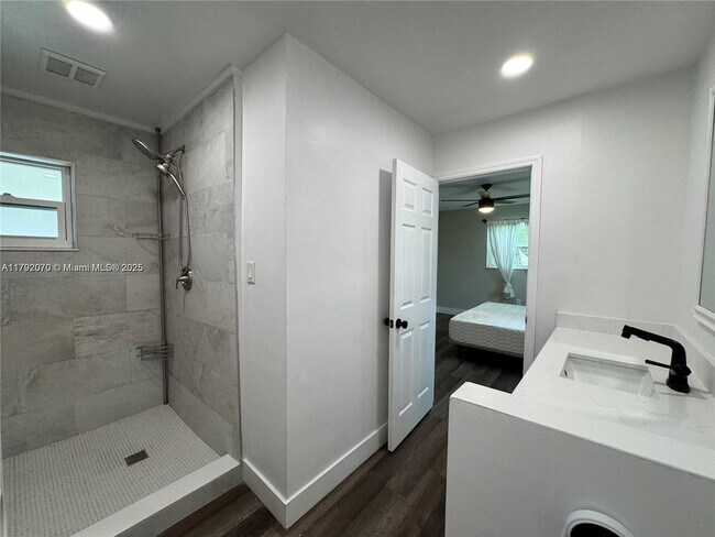 Building Photo - 2631 NW 94th Ave