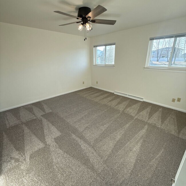 Building Photo - 2239-2239 N Thompson Rd