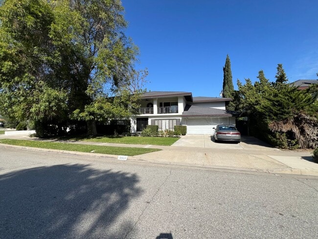 Building Photo - Beautifully Upgraded 5 Bed 4 Bath Orange Pool Home