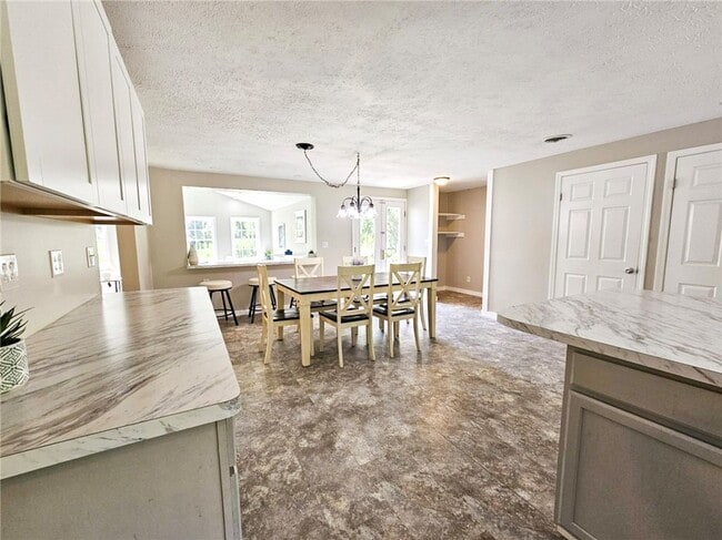 Building Photo - 861 Filkins Rd