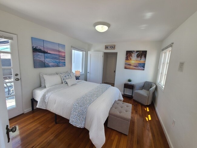 Building Photo - Charming 2 Bed 1 bath "fully furnished mon...