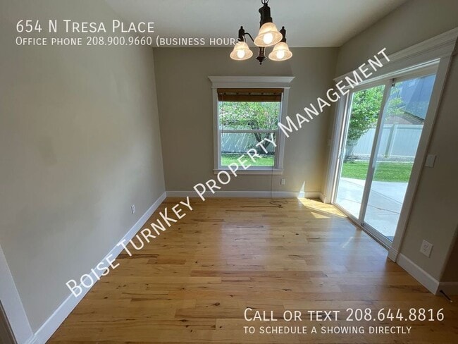 Building Photo - 654 N Tresa Pl