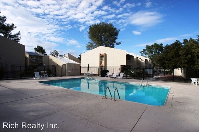 Building Photo - 2 br, 2 bath House - 842 S. Langley Ave #201