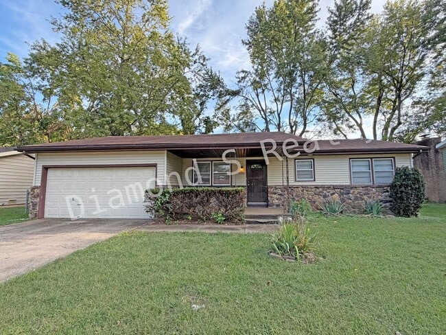 Primary Photo - 3 Bedroom Home Located Near Sunset & Campbell