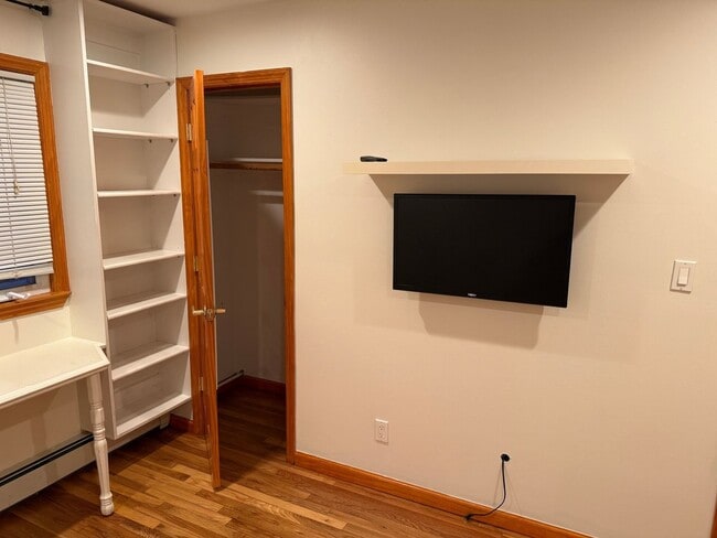 Building Photo - Charming 3BR apartment in East Meadow