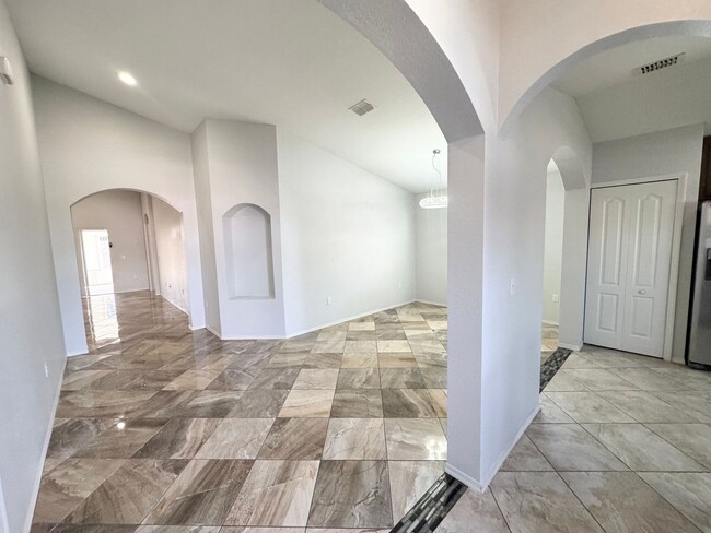 Building Photo - 4 Bedroom 2 Bath - Gated Community - Move ...
