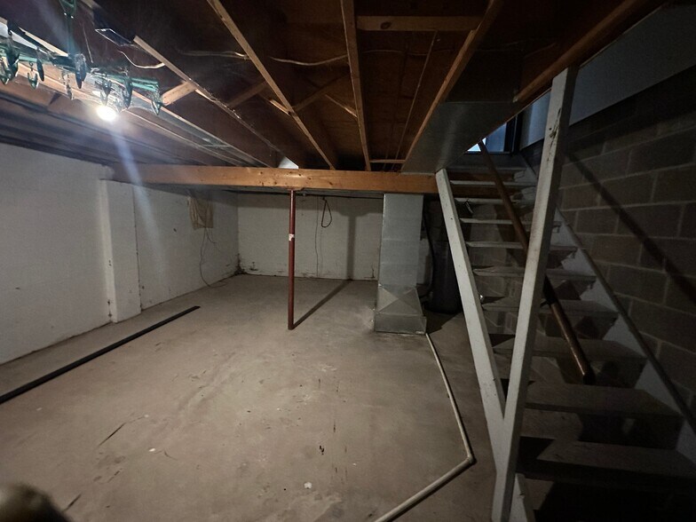 Building Photo - 1752 Woodlawn Ave NW