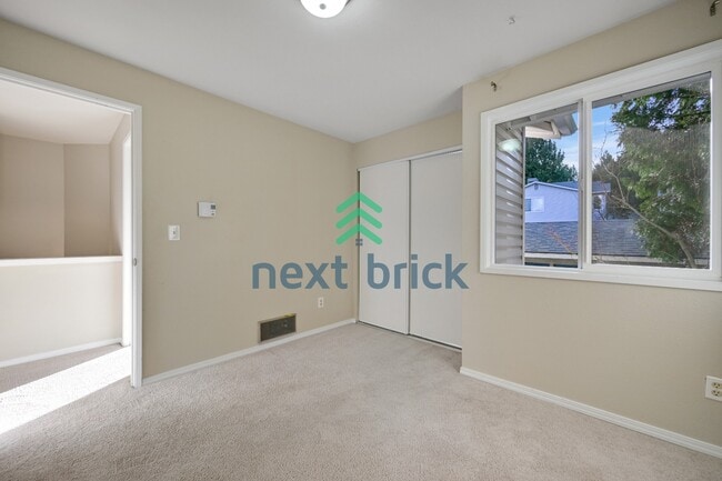 Building Photo - A Cozy 3 Bedroom and 2.5 Bathroom Property