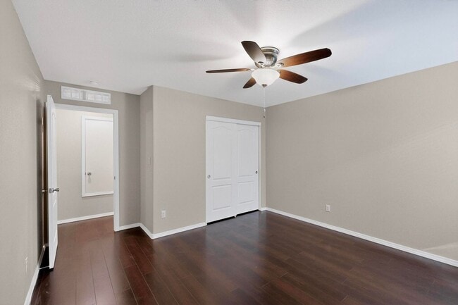 Building Photo - Executive 2 story Town house 4 Bedroom 3 b...