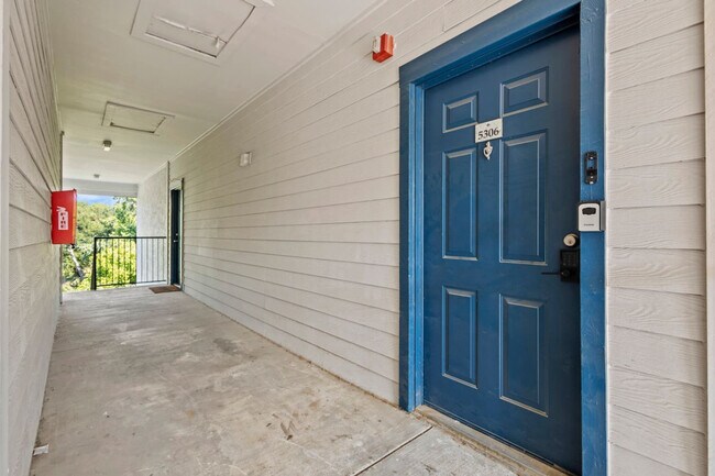 Building Photo - 2929 Kings Rd