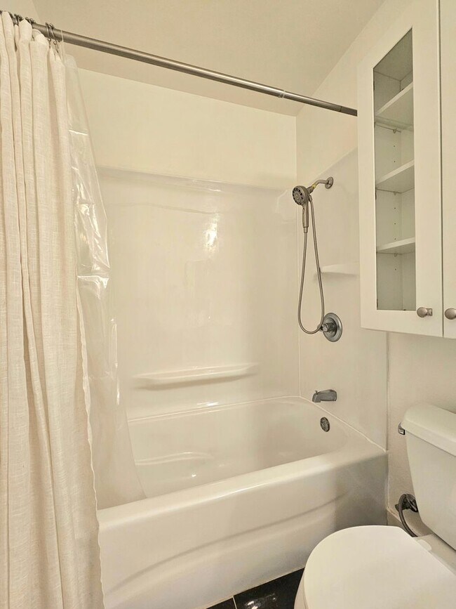 Building Photo - Beautiful 2-Bedroom Home Now Available