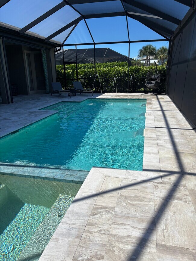 Building Photo - 9574 Everglades Dr