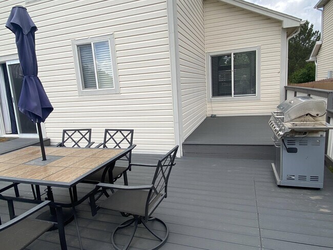 Building Photo - 11960 Meadowood Ln