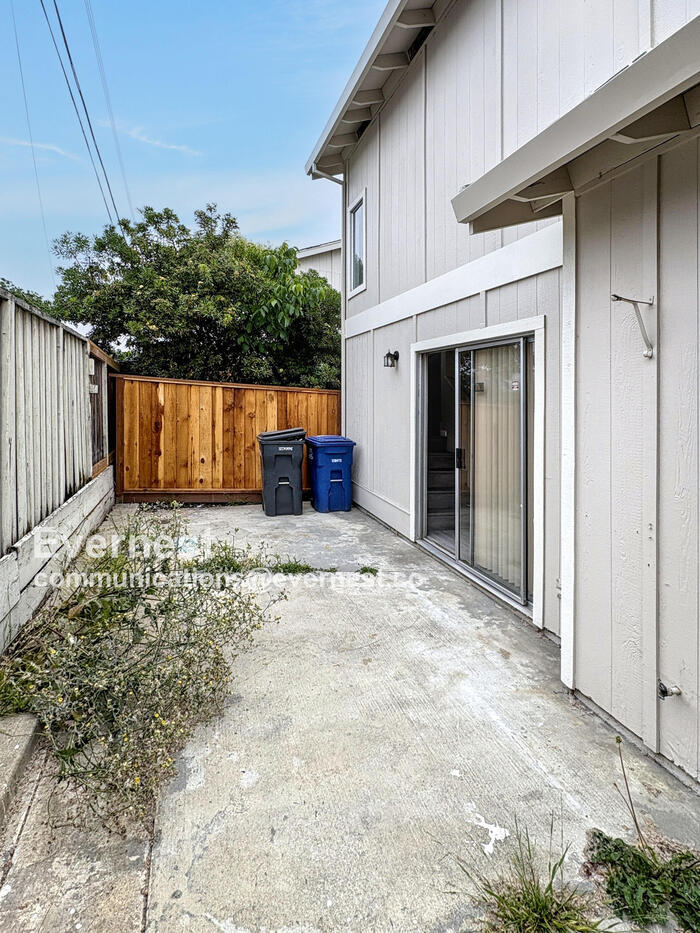 Building Photo - 1021 Evans Ct