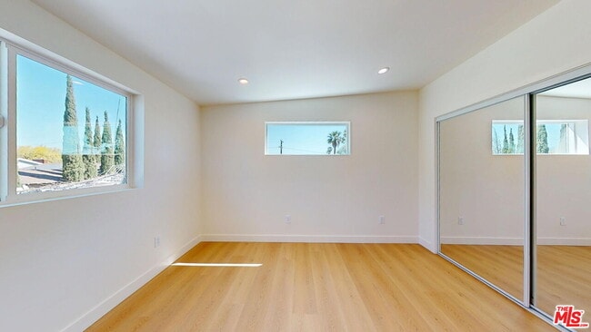 Building Photo - 6445 Satsuma Ave