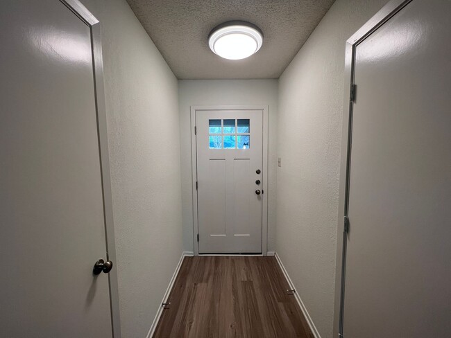 Building Photo - Single Family Home *LEASING SPECIAL AVAILA...