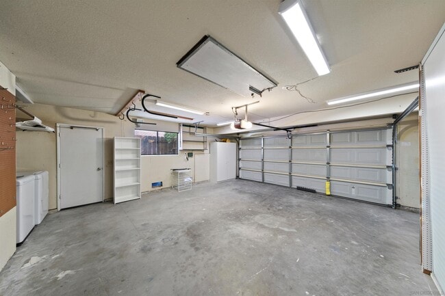 Building Photo - 6404 Glidden St
