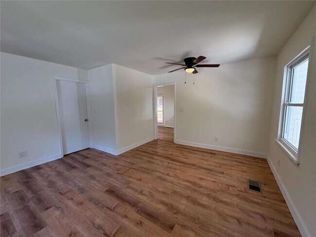 Building Photo - 122 Kenimer Cir