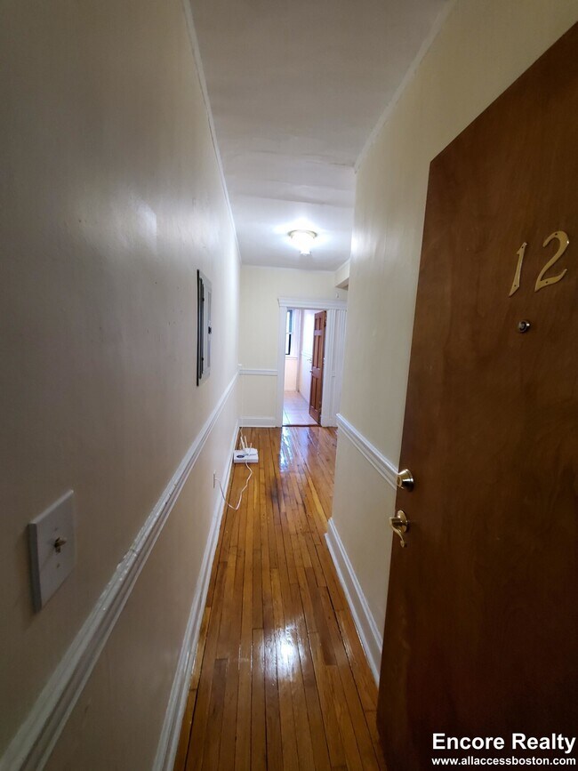 Building Photo - 364 Riverway