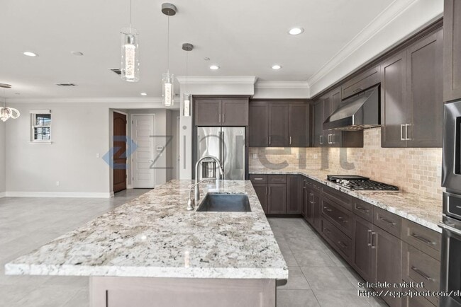 Building Photo - 205 Vereda del Turia