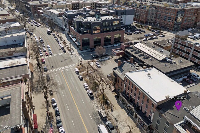 Building Photo - 425 Broadway