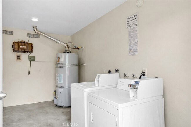 Building Photo - 151 E 95th St