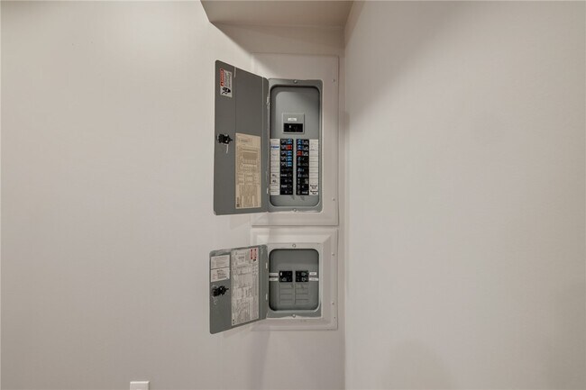 Building Photo - 40 Alverstone Way