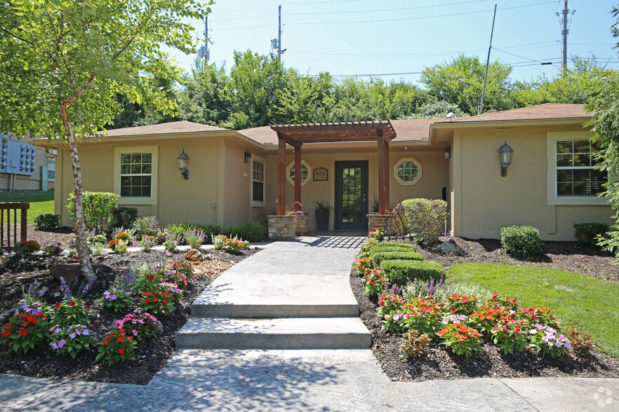 The Life at Highland Village 8619 E 61st Kansas City MO 64129 Apartment Finder