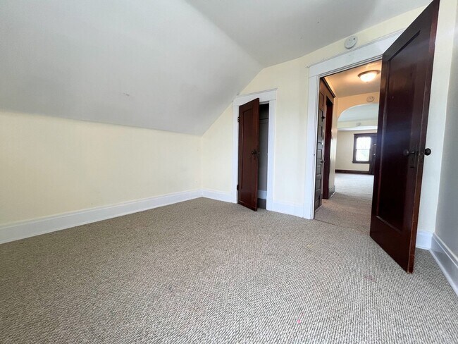 Building Photo - 253 Shirley Ave
