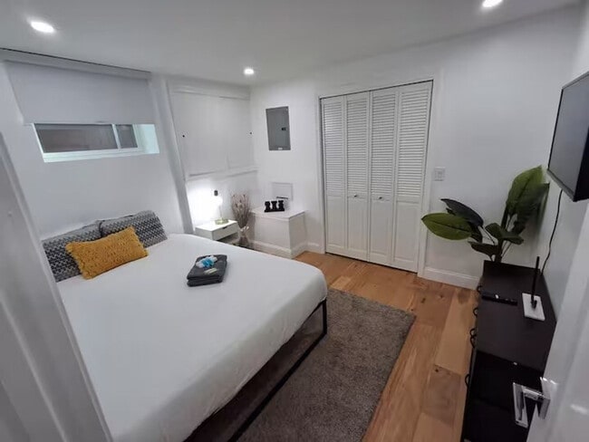 Building Photo - 17 Mt Pleasant Ave