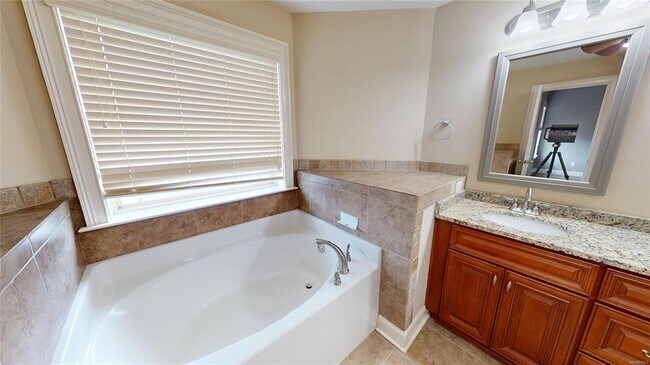 Building Photo - 415 Melison Dr