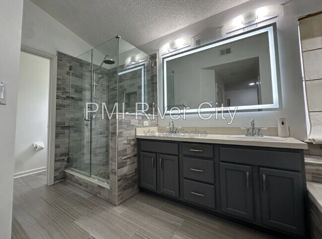 Building Photo - 13951 Summer Breeze Dr