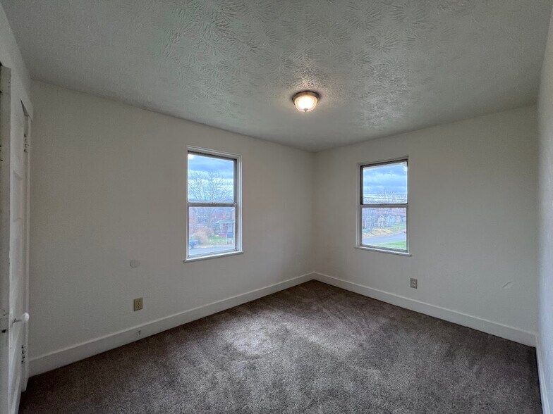 Building Photo - 610 Short St