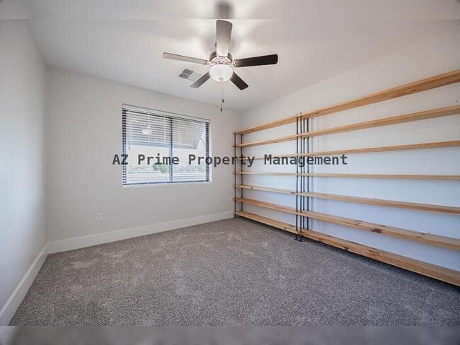 Building Photo - 142 E Hearne Way