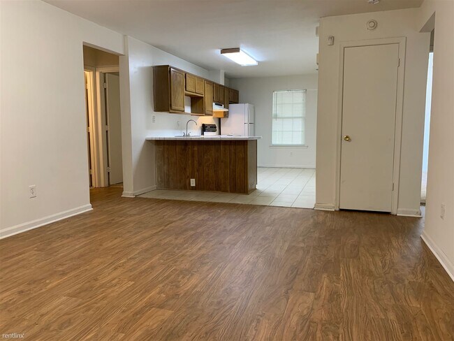 Building Photo - 4004 Bowdens Ferry Rd